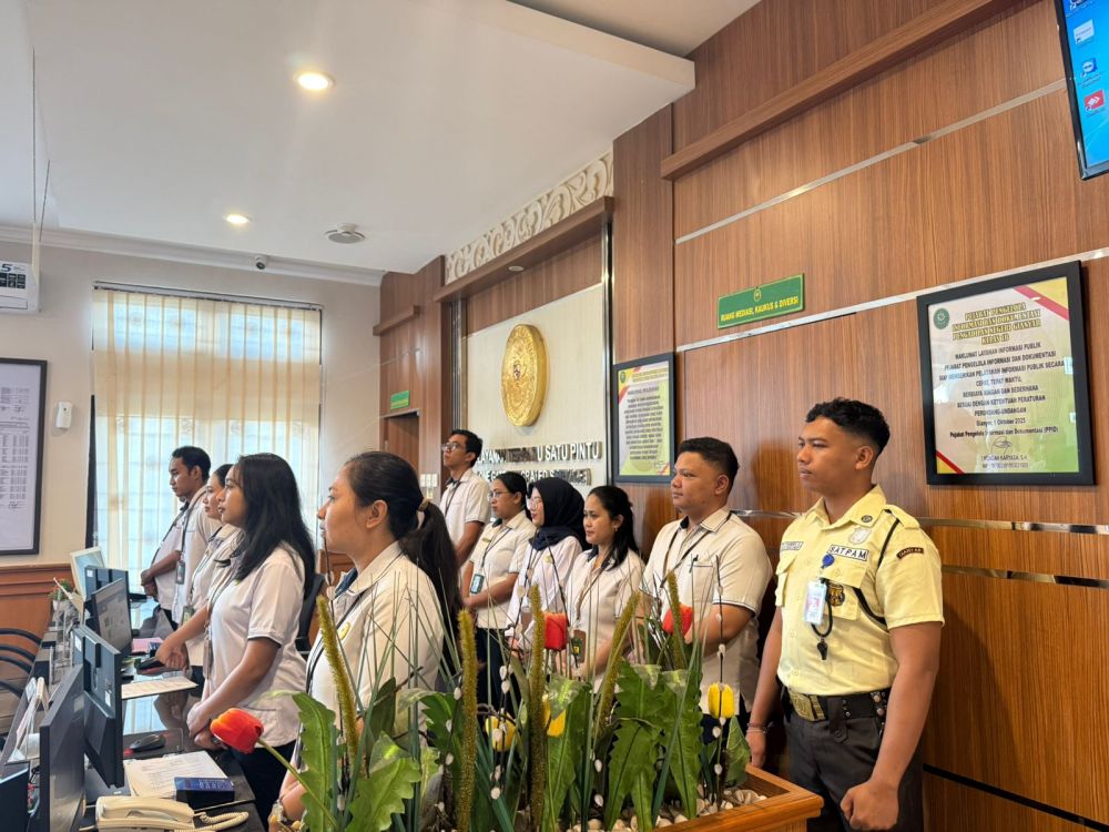 Pelaksanaan Briefing Pagi pada Petugas PTSP Pengadilan Negeri Gianyar